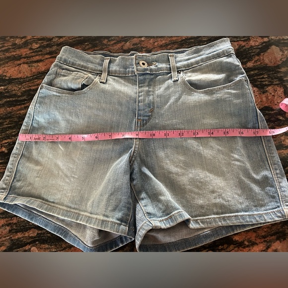 Levi’s denim shirt. NWOT. Size 4 - Picture 10 of 11